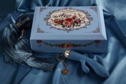 Zalo Versailles Rosalie - Шикарний вібратор-кролик із золотим ланцюжком, 20х2.9 см (блакитний) - Зображення 3