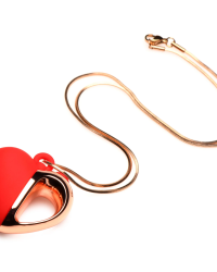 Charmed Vibrating Silicone Heart Necklace – кольє з підвіскою вібратором, 90 см (червоний)