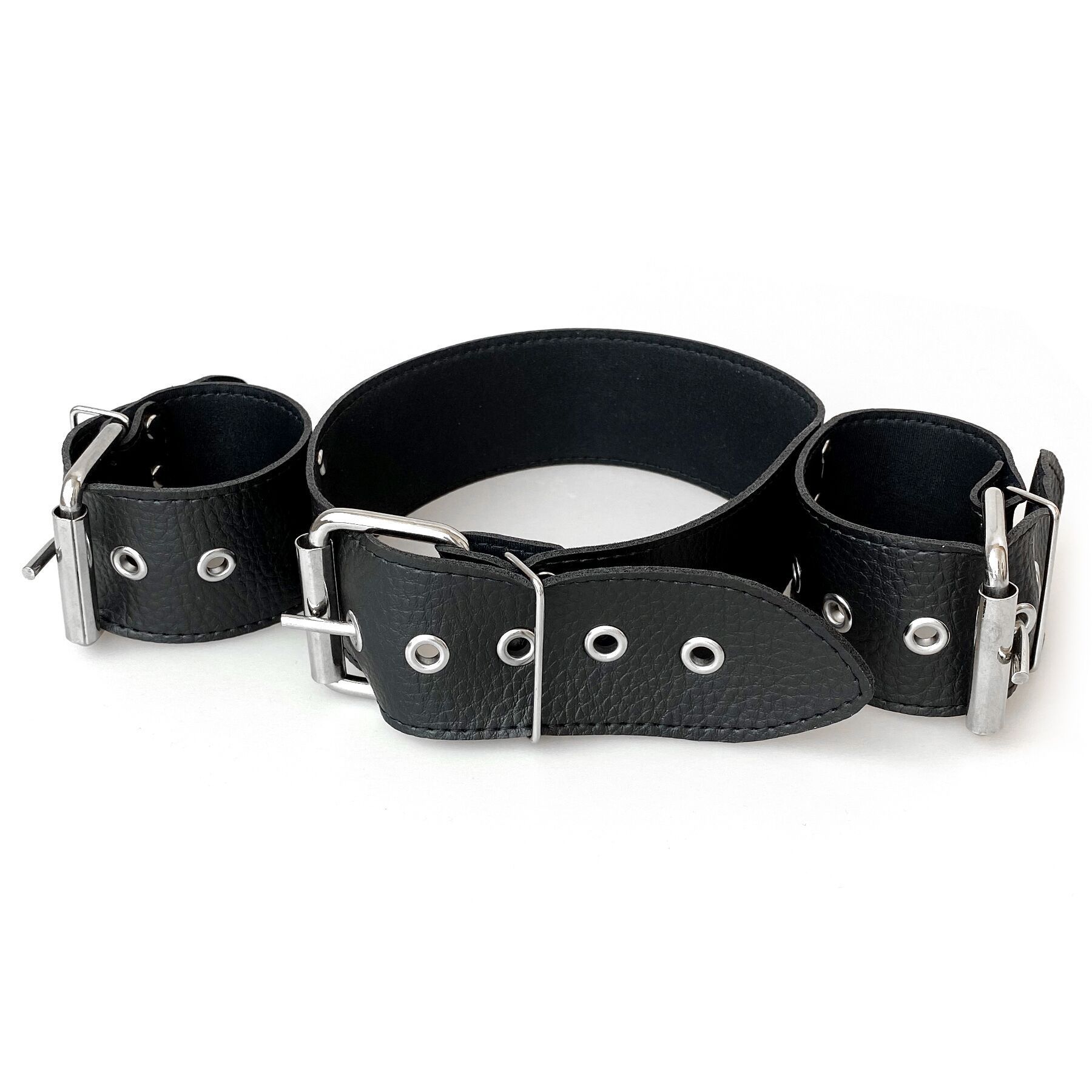 Нашийник з наручниками із натуральної шкіри Art of Sex – Bondage Collar with Handcuffs Dezire 3 Нашийник з наручниками із натуральної шкіри Art of Sex - Bondage Collar with Handcuffs - Зображення 1