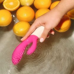 LELO Ina Wave 2 - вібратор кролик для стимуляції клітора та точки G, 20х4.5 см (рожевий) - Зображення 3