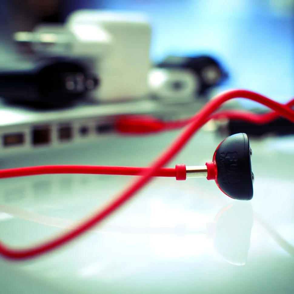 Fun Factory USB Magnetic Charger, червоний — фото 4